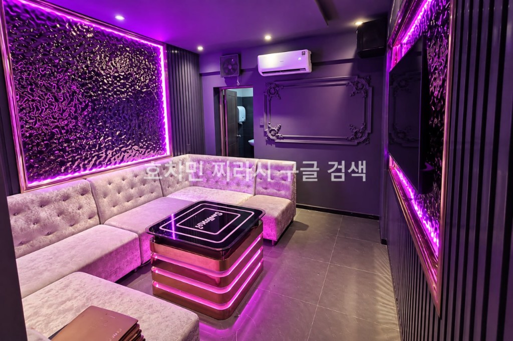 호치민 산토끼 가라오케 작은 룸 모습입니다.